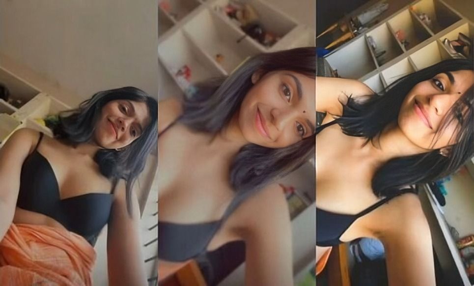Super Sexy Indian Girl Shows Boobs