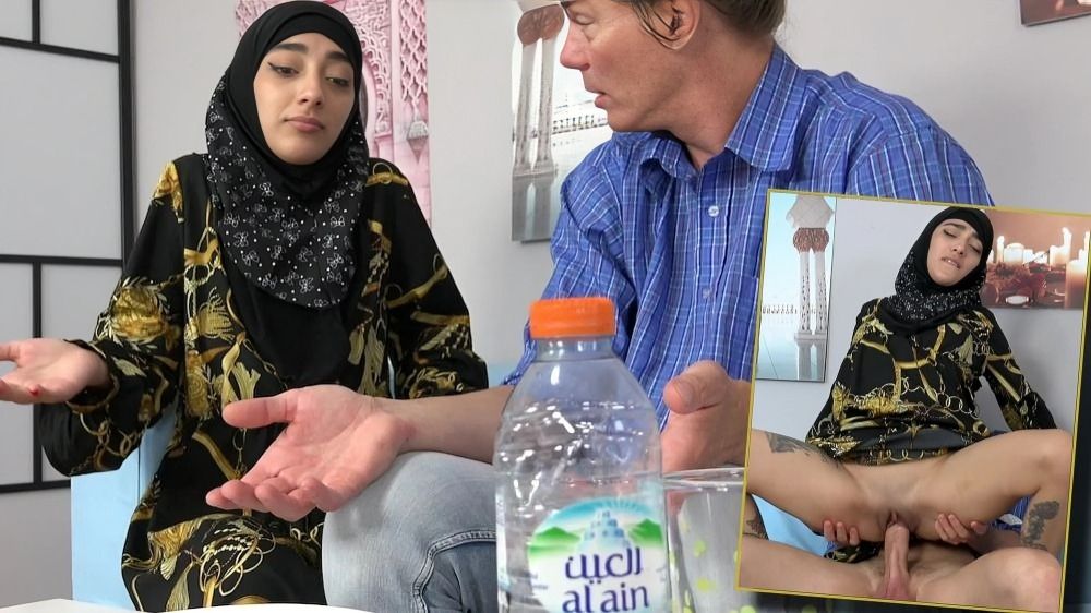 [SexWithMuslims] Lunita Galactica (sexy Muslim Babe Spreads Her Legs Instead Of Cooking Lunch  06…