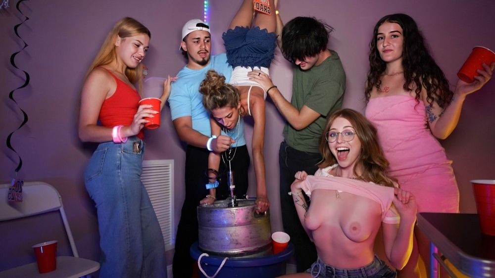 College Blow Out [CrazyCollegeGFs] Lucy Foxx