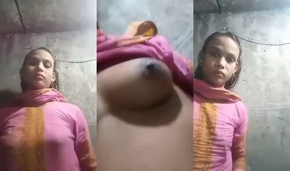 Horny Indian Rude Girl Fingering And Shows Boobs