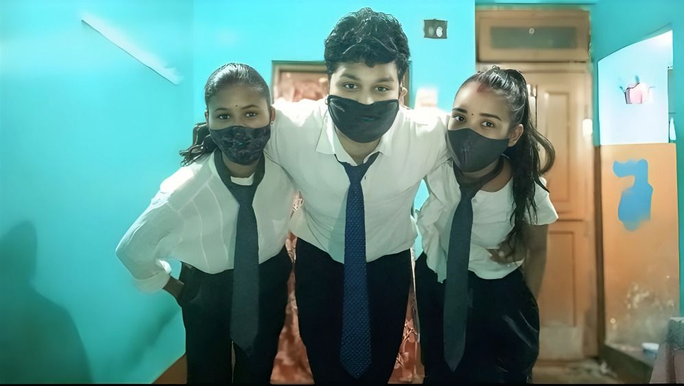 Desi School Girls Friends Threesome Xxxx Video , Indian Desi School Friends Threesome Fucking Xxx…