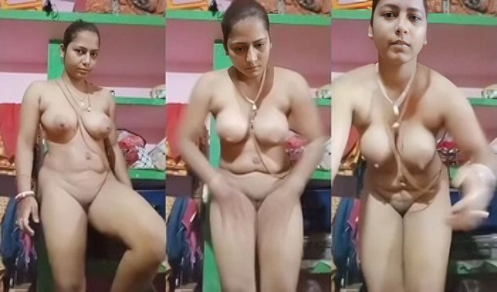 Sexy Indian Wife Shows Nude Body