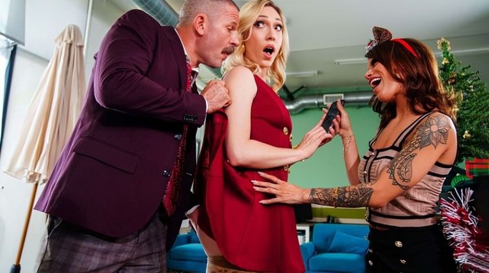 [Brazzers] Lily Labeau – The Three Fucks Of Christmas – Part 1