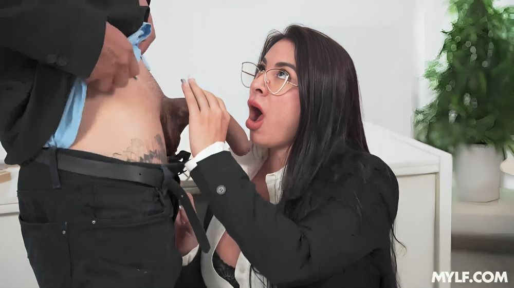 [OyeMami] Silvana Lee – “yo Soy Betty, Fuck Me In The Ass!” Secretary’s Stunning Transformation