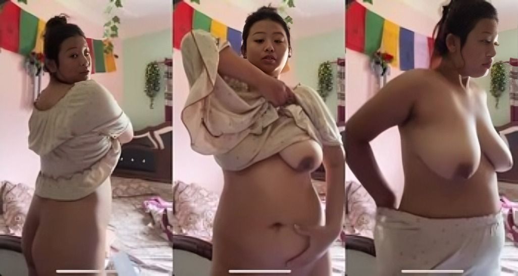 Sexy Indian Mal Shows Big Boobs