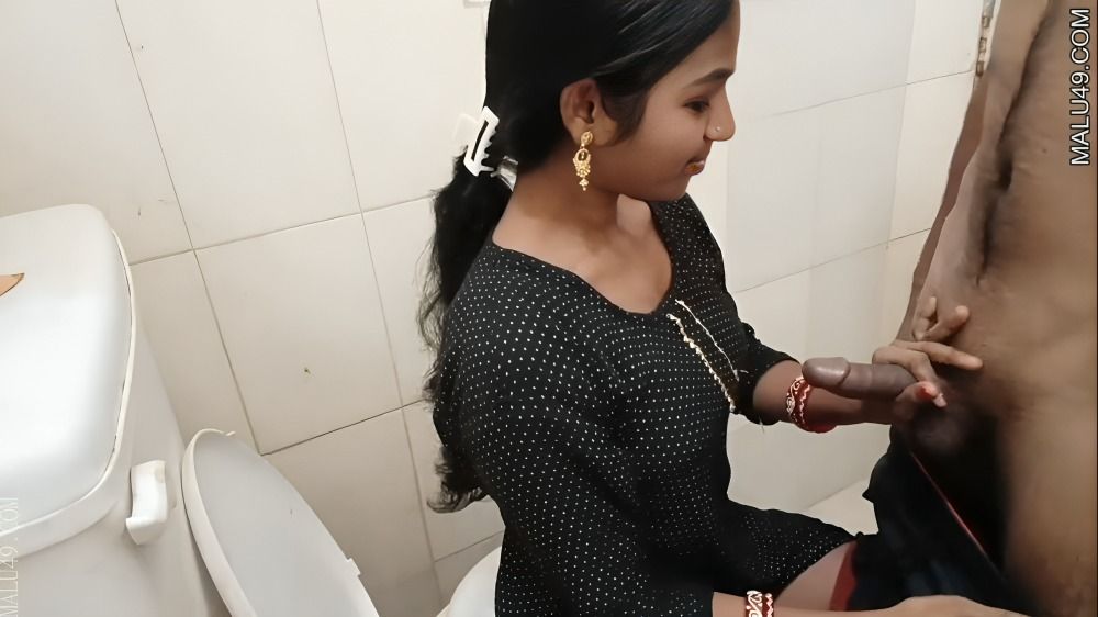 Horny Indian Brahmin Wife Blowjob And Fucking Bathroom