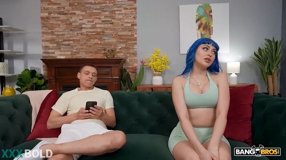 [BangBros] Jewelz Blu Surprises Roommate With Pussy