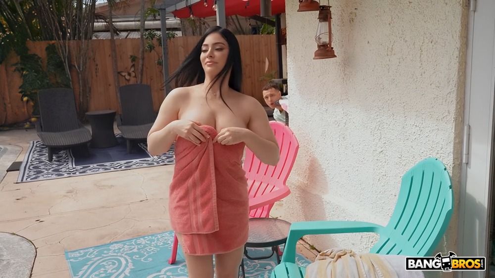 [BangBros] Sienna Santana – Fucking My Friend’s Mom