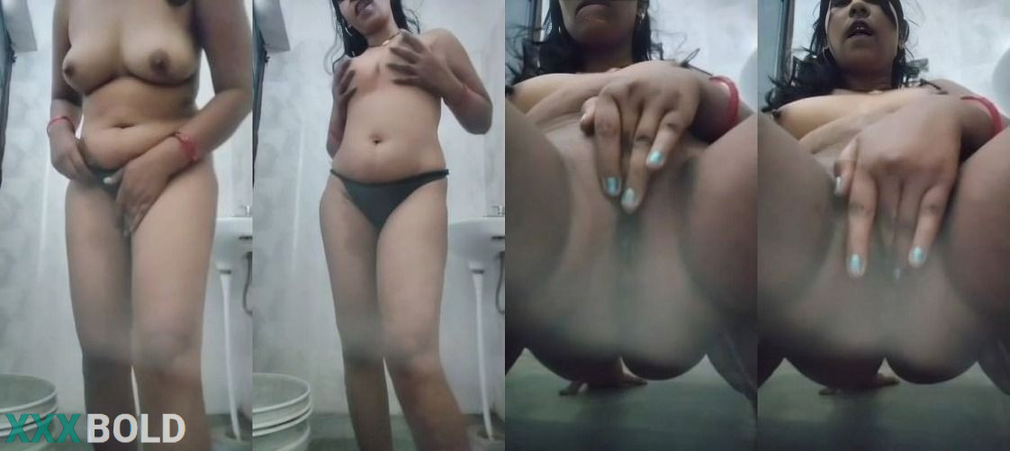 Horny Desi Vlg Bhabhi Shows Nude Body And Fingering