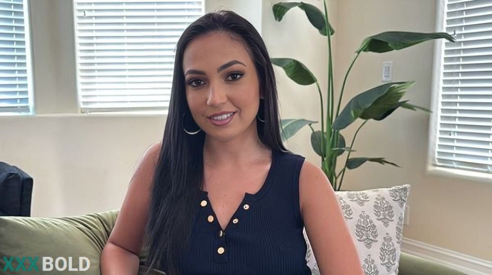 [MommyJOI] Mira Luv – Come Get Some Of Stepmommy’s Pussy