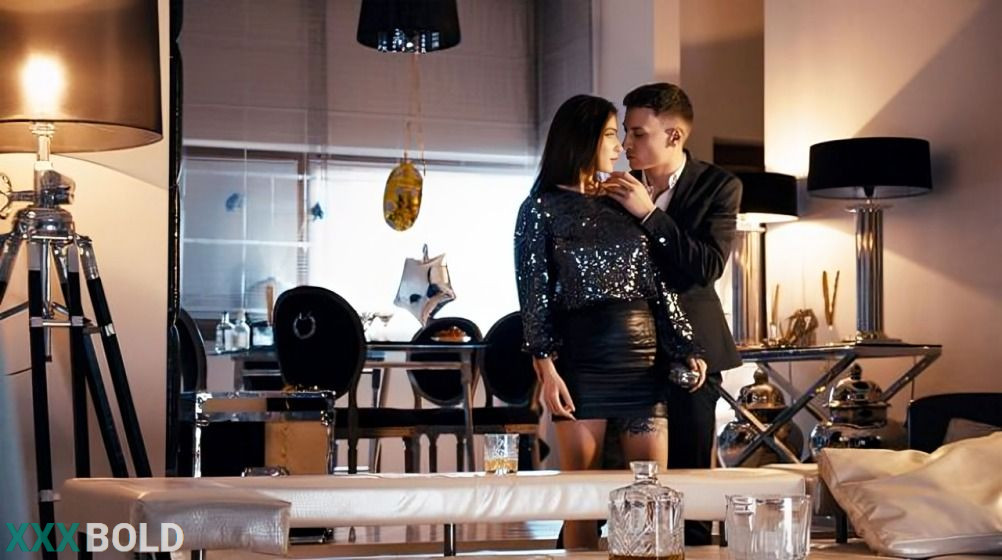 [Brazzers] Liya Silver – The Perfect Gift