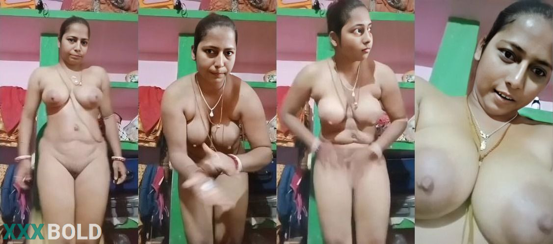 Desi Bhabhi Shows Her Nude Body For Bf