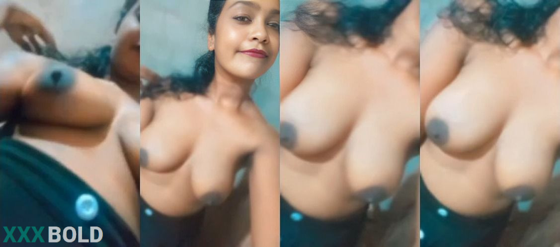 Hot Desi Mal Shows Her Boobs