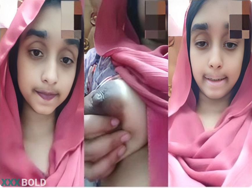 Desi Gf Squeezing Big Boobs