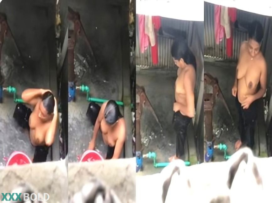Desi Vlg Bhabhi Bathing Capture