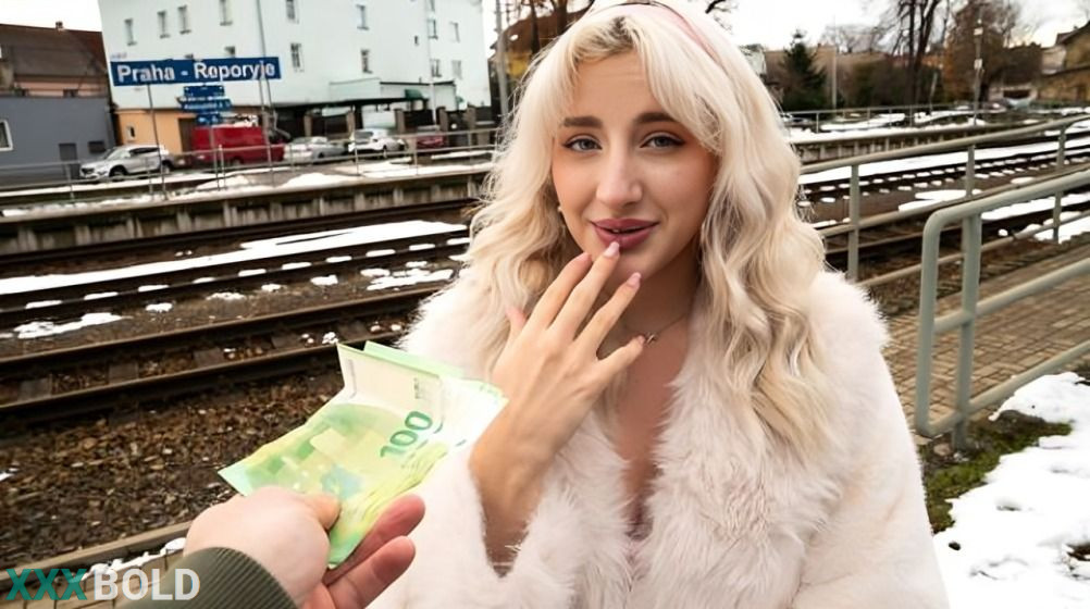 [PublicAgent] Sunflower Doll – Pretty British Blonde Facial