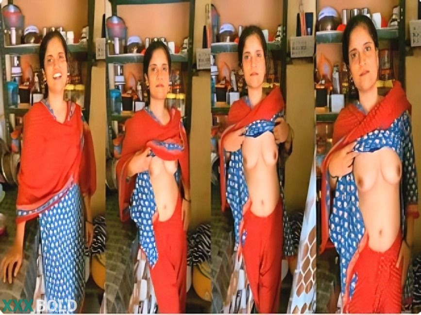 Sexy Desi Bhabhi Shows Boobs For Lover