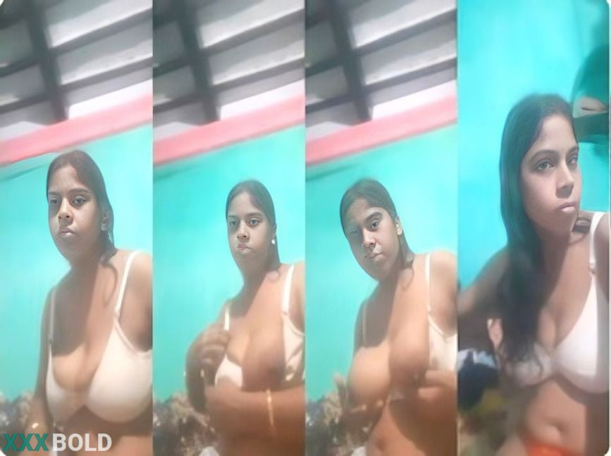 Sexy Desi Vlg Bhabhi Shows Her Big Boobs