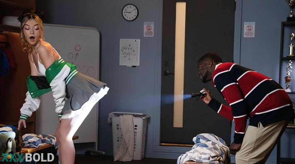 [Brazzers] Della Cate – Streaming The Sneaky School Break-In