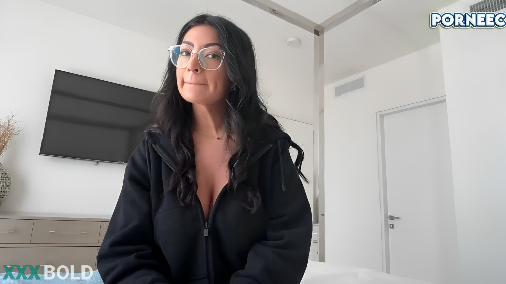 [FamilyTherapyXXX] Cami Strella – The Sock Thief